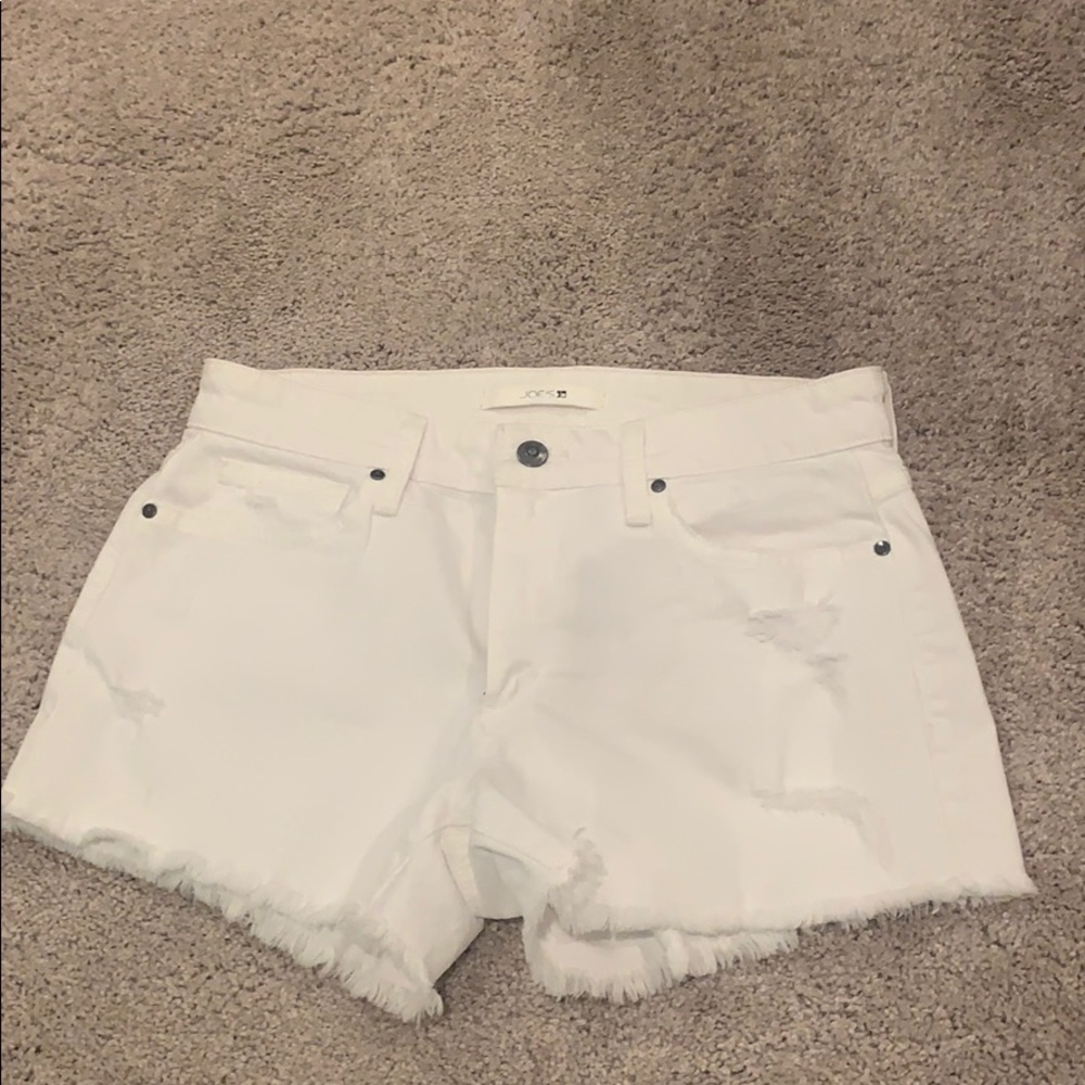 White distressed jean shorts